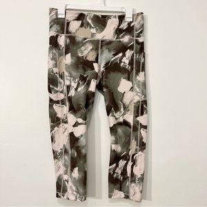 Athleta Ultimate Stash II Capri Leggings, Abstract Paint Brush, Size Large